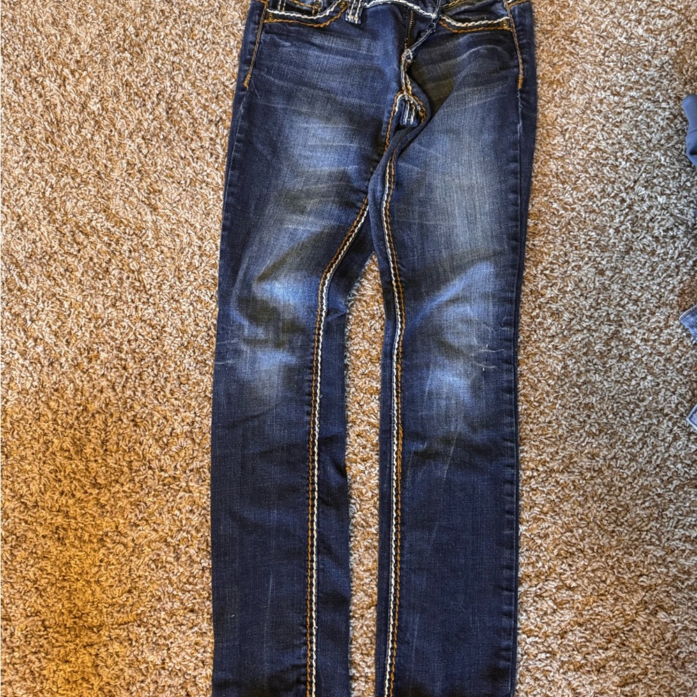 Stylish Dark Wash Jeans with Contrast Stitching